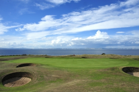 Gullane No 1. 9th green with sky