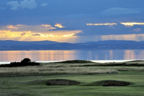 Gullane No1. 3rd green with Firth of Forth